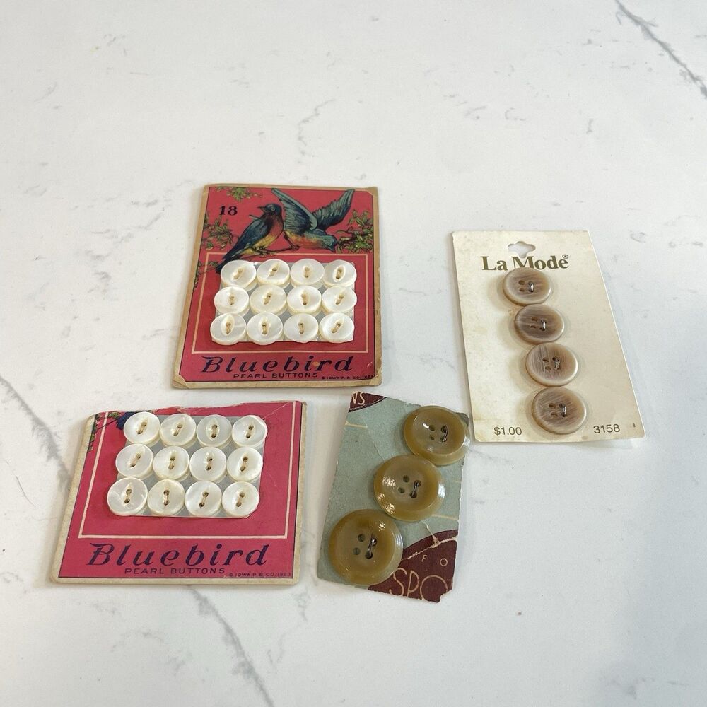 Lot Of Vintage Buttons Bluebird Pearl Replacement Buttons 31 Individual